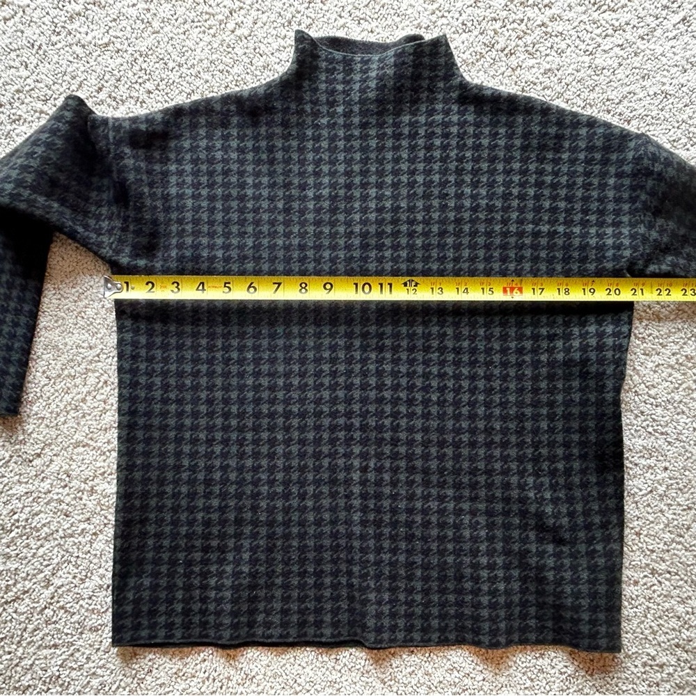 Tahari Green and Black Houndstooth Mock Turtleneck Sweater Size L - Picture 4 of 8